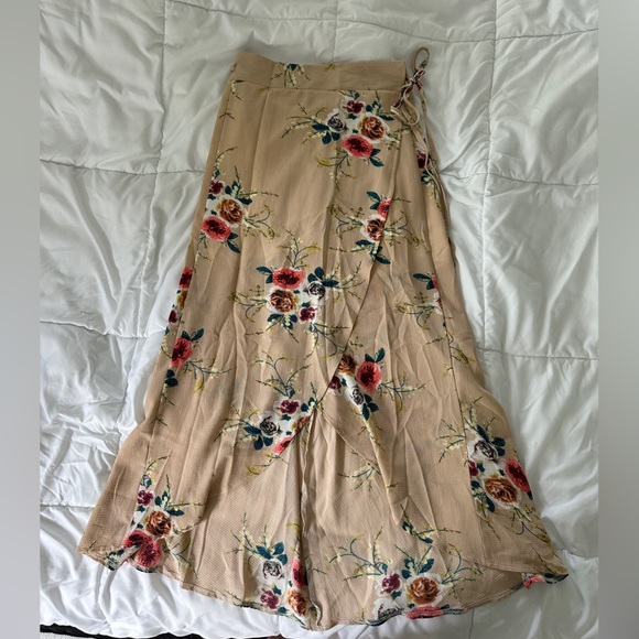 Dresses & Skirts - Woman’s Floral Midi  Wrap Skirt - Partially Lined Size Small